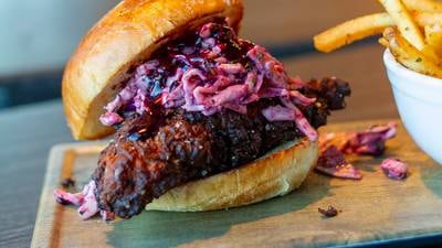 New Crest Hill restaurant offers ‘global-inspired’ chicken and seafood classics 