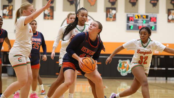 Oswego girls fend off Plainfield East comeback attempt to snap losing skid