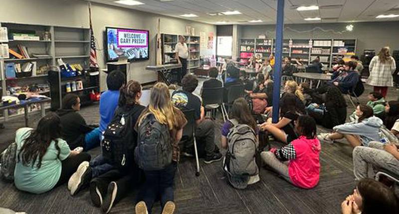 Retired organist Gary Pressy spoke to students about being the organist for the Chicago Cubs. Pressy began playing the piano at age 5. He started his career with the Cubs on April 1, 1987. Pressy never missed a game in 33 years. "I've played 2,687 games and never missed one, said Pressy. Pressy played "Take me out to the Ball Game and held a question and answer session while visiting the school. He told the students "If you have a dream reach for the stars but keep your feet on the ground."