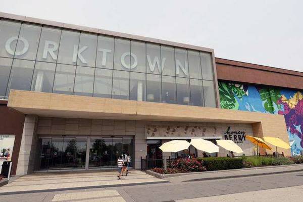 Holiday happenings at Yorktown Center in Lombard