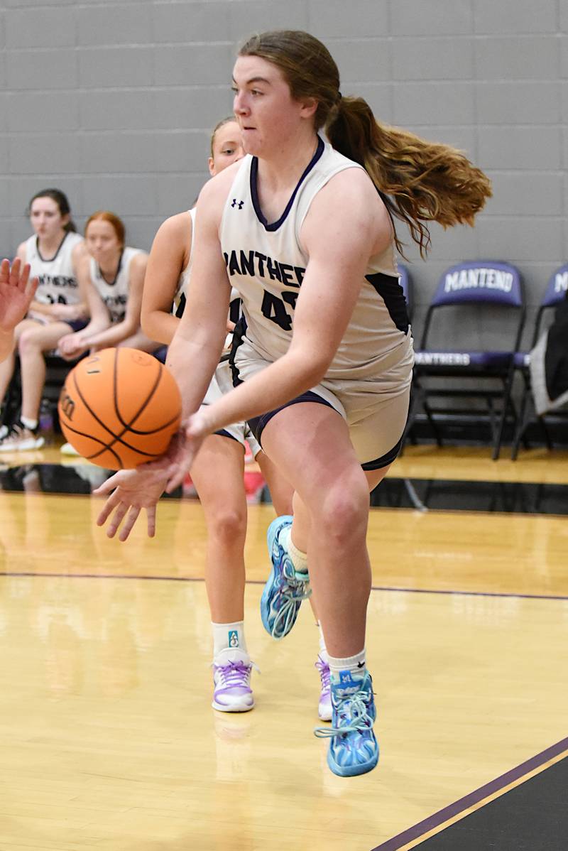 Manteno's Emily Horath keeps the ball in bounds during a home game against Cissna Park Monday, Jan. 19, 2026.