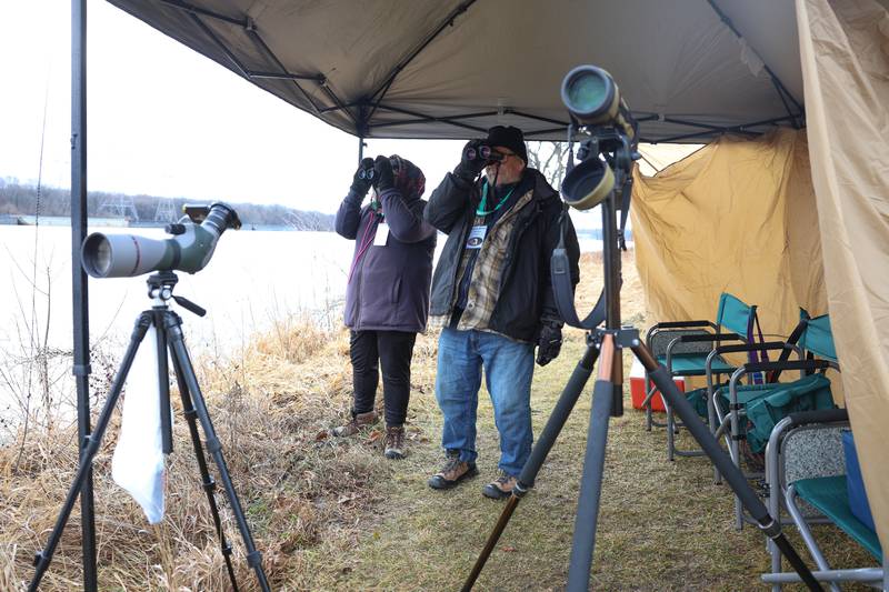 Volunteers Cindy Kerchmar, left, and Joel Greenberg set up an eagle viewing area at Four Rivers Environmental Education Center’s annual Eagle Watch on Saturday, Jan 10, 2026 in Channahon.