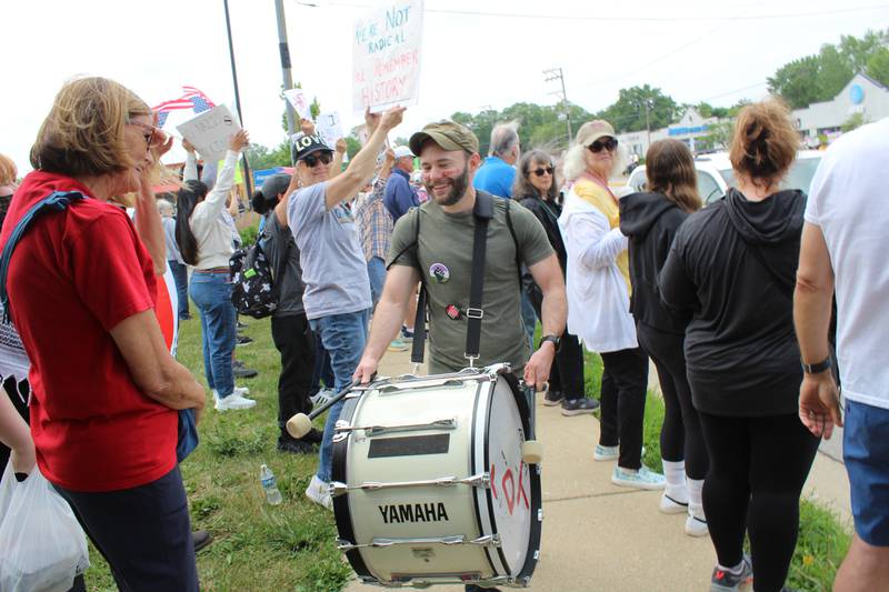 Thousands of protesters line up along Route 31 on June 14, 2025 during a "No Kings" protest in McHenry.