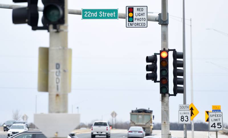 A DuPage County judge has ruled the state has the right to revoke the permits for red-light enforcement cameras at Route 83 and 22nd Street in Oakbrook Terrace.