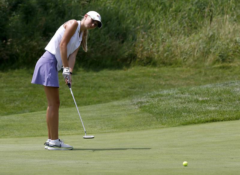 Rylee Rud watches her putt on the fifth green during the final round of McHenry County Junior Amateur Golf Tournament  on Tuesday, July 18, 2025, at Foxford Hills Golf Club in Cary.