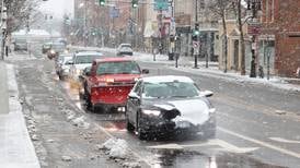 Sleet, freezing rain to make for icy Monday morning commute across northern Illinois: NWS