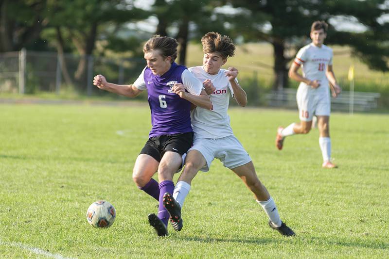 Dixon’s Cooper Fox and Oregon’s Cruz Hernandez comes together on Wednesday, Sept. 14, 2022.