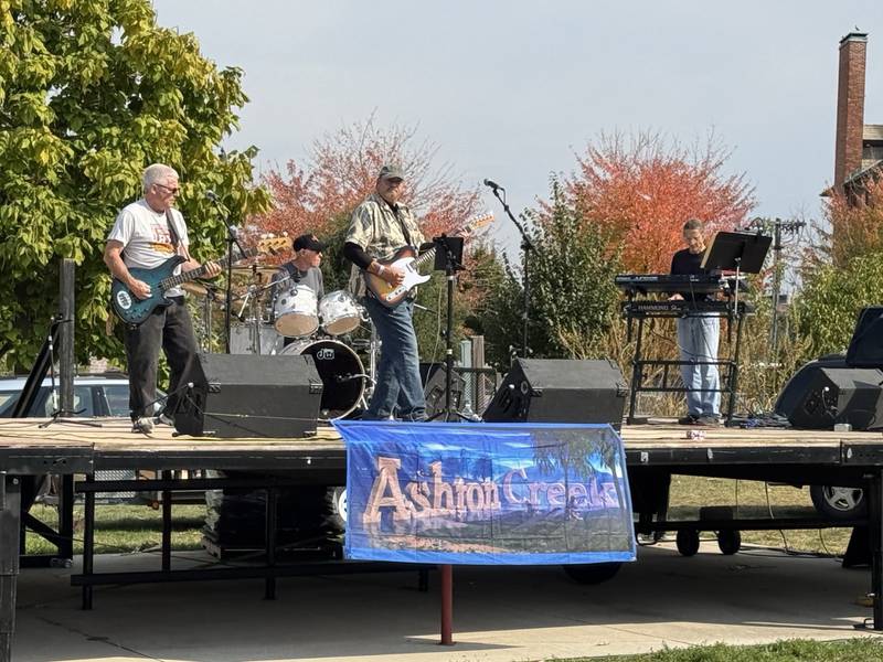 Ashton Creek Band performs during Smoketober Fest on Saturday Oct. 12, 2004 at the Jordan Block in Ottawa.