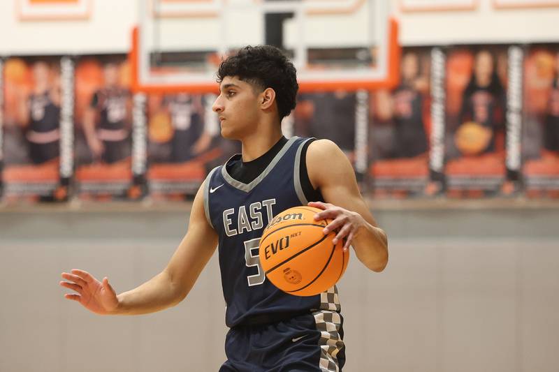 Oswego East’s Zayn Manalodi works the ball against Minooka on Friday, Jan. 16, 2026 in Minooka.