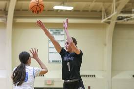 Aubrey Lamberti’s fast start fuels Oswego East past Downers Grove South to first win