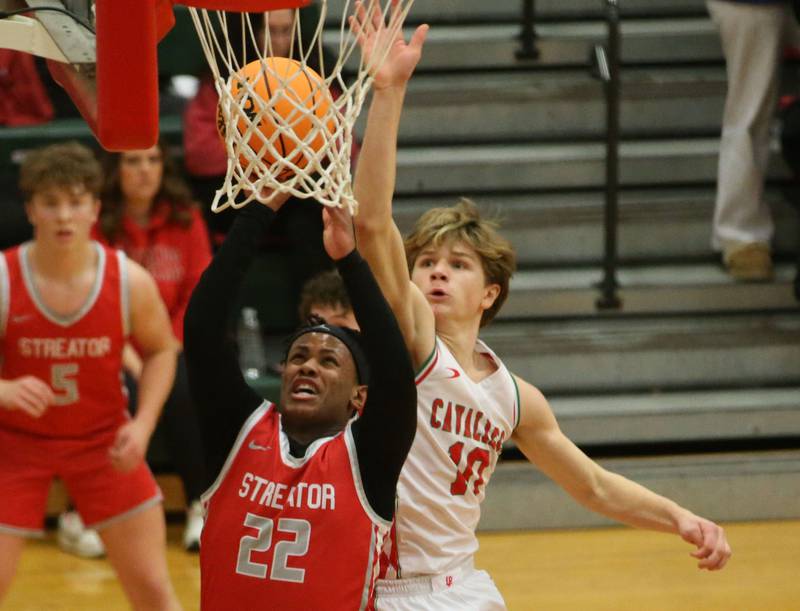 Streator's Tristan Finley drives to the hoop as L-P's Braylin Bond defends on Tuesday, Jan. 14, 2025 in Sellett Gymnasium at L-P High School.