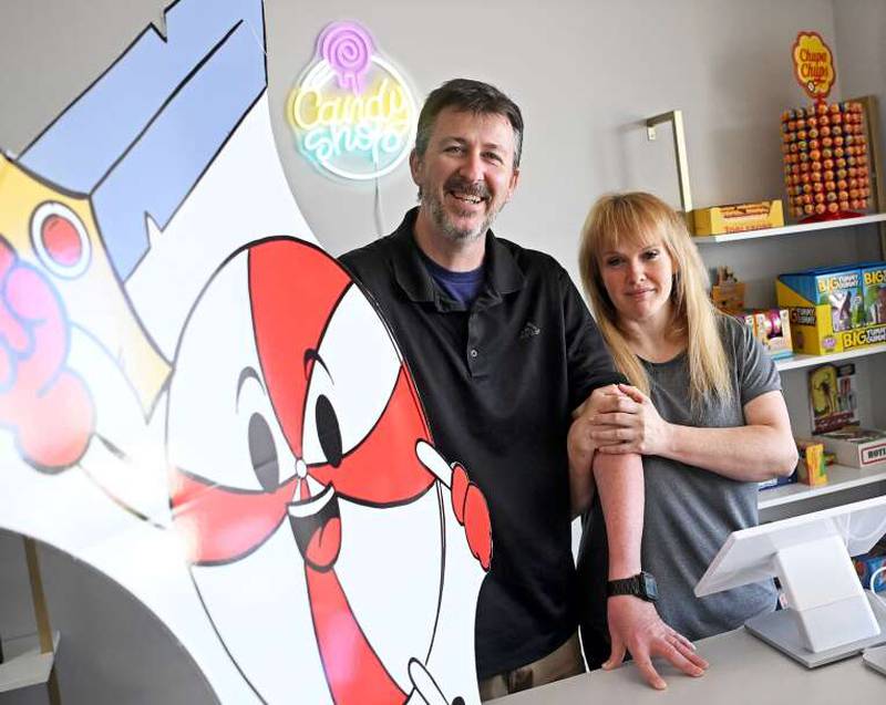 West Dundee husband and wife Bill Platt and Michelle Wright have opened Candy Quest, a gaming-themed candy store, in West Dundee.