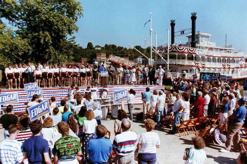 Jim Edgar candidate for Governor of Illinois, campaigns with the Spirit of Peoria paddle-wheeler on Thursday, Aug. 30, 1990 in Peru.