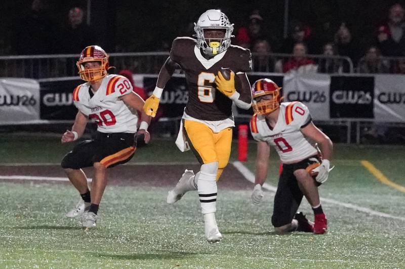 Mt. Carmel's Darrion Dupree (6) runs after the catch for a touchdown against Batavia during a class 7A semifinal football playoff game at Mt. Carmel High School in Chicago on Saturday, Nov 18, 2023.