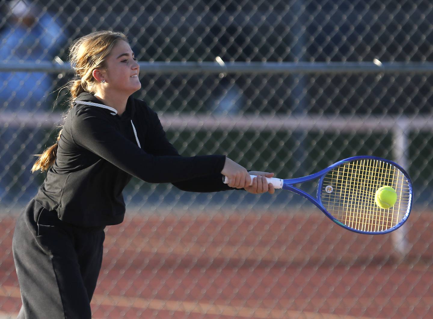 Lemont’s Maggie Biscan returns the ball Thursday, Oct. 23, 2025, during the first day of the IHSA State Girls Tennis Tournament at Schaumburg High School.