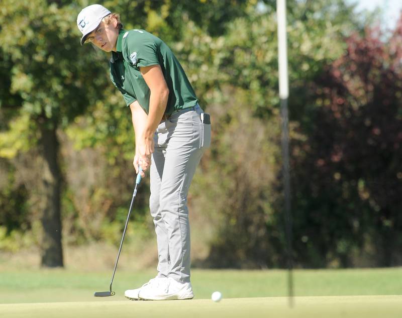 Glenbard West's Grant Roscich putts on the 7th green during the Class 3A Oswego Boys Golf Sectional at Blackberry Oaks Golf Course in Bristol on Monday, Oct. 3, 2022.