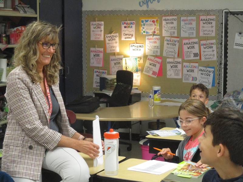 Heather Miragliotta teaches a lesson to her fourth-grade students at Yorkville Intermediate School.