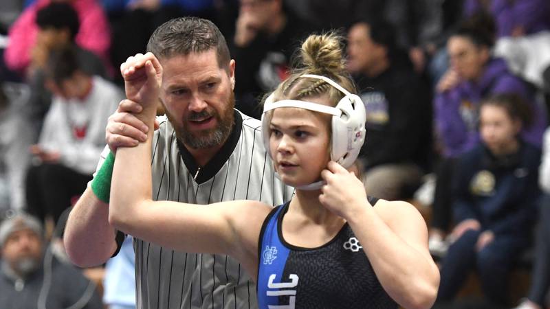 Girls wrestlers advance to sectional: Saturday’s Sauk Valley Roundup