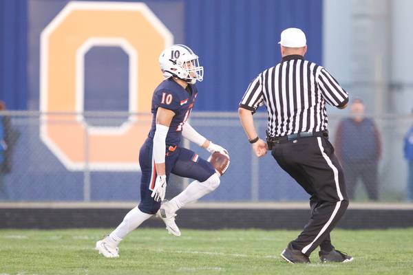 Mariano Velasco’s pick-six jumpstarts Oswego offense, defense to big win over Geneva