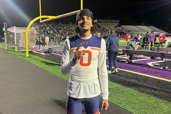 Oswego’s Jezhian Sprinkle sweep of hurdles among individual highlights; Hinsdale Central takes title at DGN