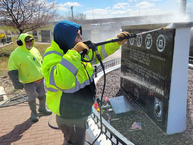 Wisconsin church helps with Marseilles Middle East Conflicts Wall cleanup