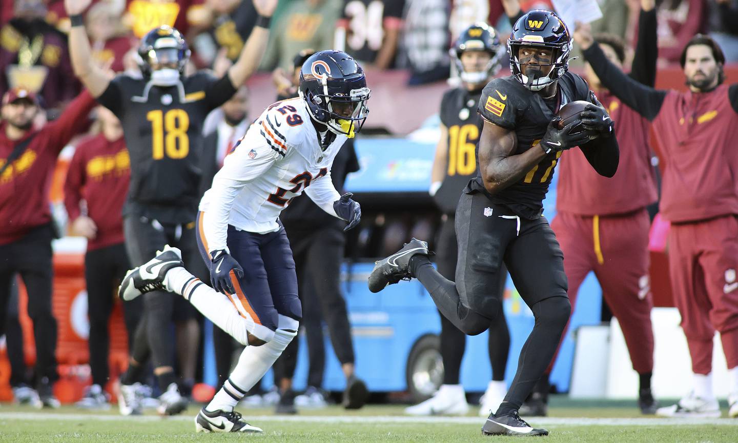 Washington Commanders wide receiver Terry McLaurin (17) makes a catch during an NFL football game against the Chicago Bears, Sunday, October 27, 2024 in Landover. (AP Photo/Daniel Kucin Jr.)