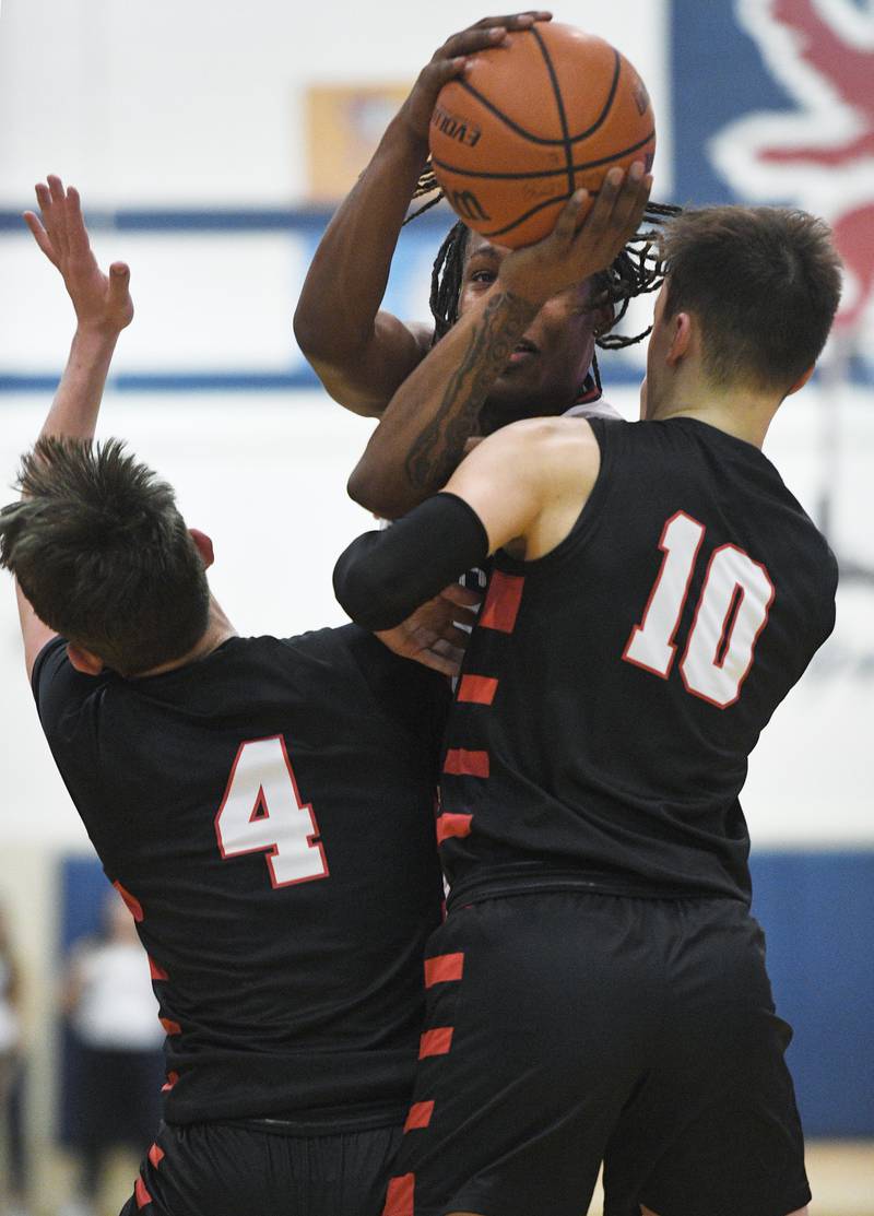 Saint Viator’s Jack Glasstetter tries to get through Benet Academy’s Patrick Walsh and Andy Nash, right, in a boys basketball game in Arlington Heights on Tuesday, January 17, 2023.