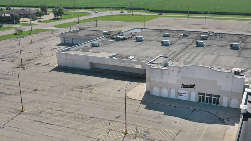 Boutique returns to Peru Mall for holidays, another temporarily closes