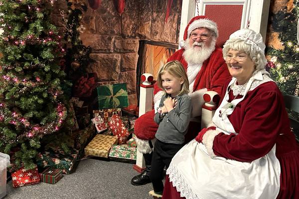 Photos: Oregon Candlelight Walk, Saturday, Dec. 6, 2025