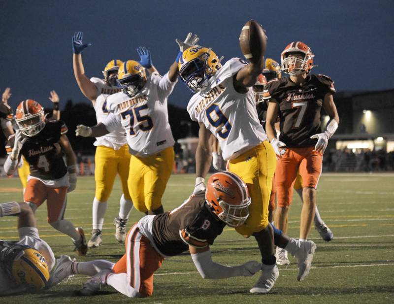 Warren's Aaron Stewart (9) fights into the endzone for his first touchdown of the first half against Hersey in Arlington Heights on Friday, Aug. 29, 2025.