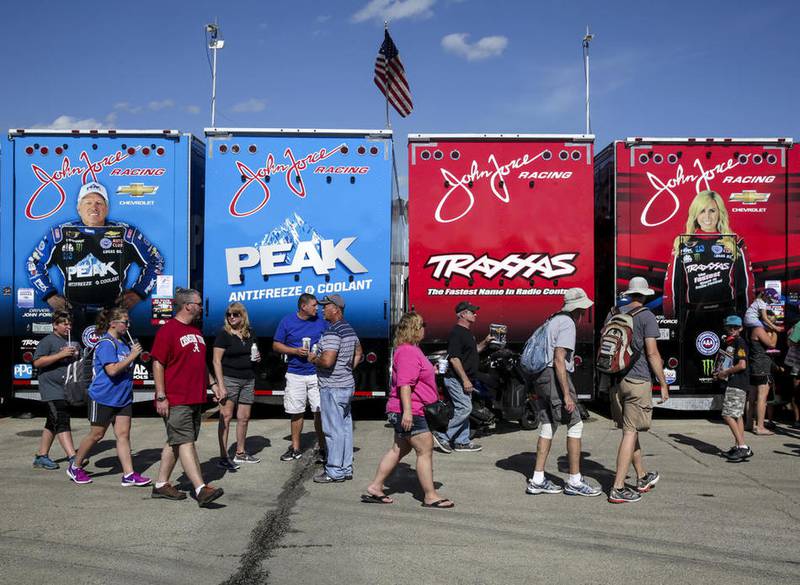 Route 66 Raceway in Joliet gives NHRA fans inside access, sensory