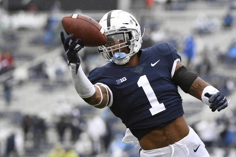 Penn State safety Jaquan Brisker makes a catch during warmups before playing Illinois on Oct. 23, 2021.