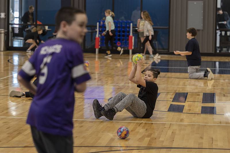 In Mushroom Ball all players are their own team and if they are tagged with a thrown ball, need to stay still unless another player tosses them a ball or then can reach out and snag one.