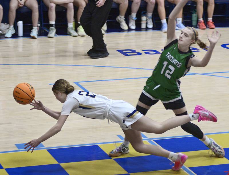 Marquette’s Kaitlyn Davis steals the ball away from Dwight’s Mikayla Chambers in the 1st period Thursday at Marquette.