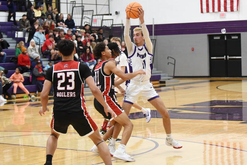 Manteno's Braden Campbell, right, operates in the high post as Bradley-Bourbonnais' Trey Lawrence defends during a game at Manteno Saturday, Dec. 6, 2025.