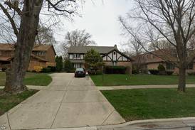 Single-family home in Hinsdale goes for $1.16 million