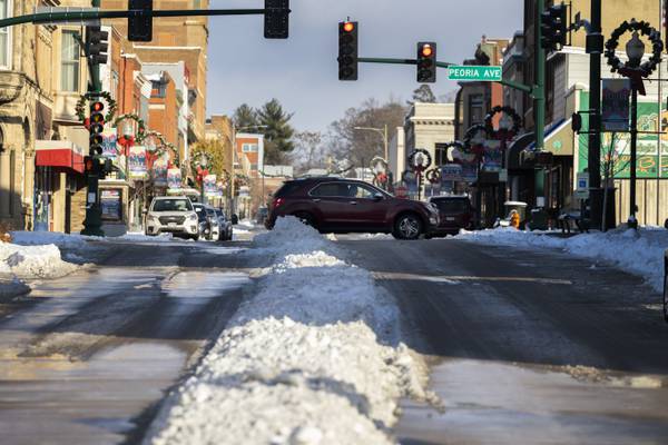 Up to 5 inches of snow expected Saturday night across northern Illinois as clipper moves in