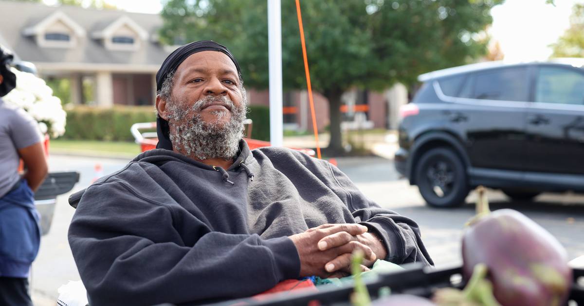 Far from finished: ‘Waving Farmer John’ to help end 27th Kankakee ...