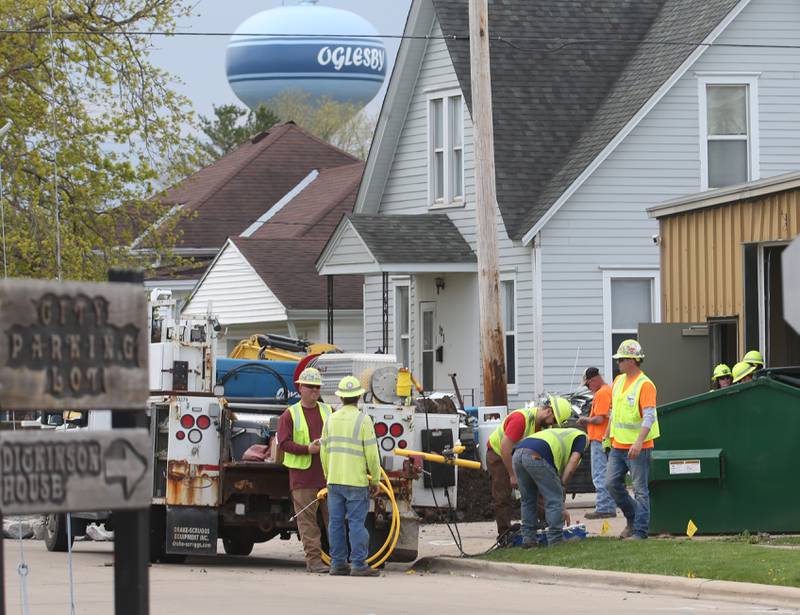 Ameren crews work the scene of gas leak in the 100 block of Dale Ave on Wednesday, April 19, 2023 in Oglesby. Residence and businesses in the immediate area were evacuated. The leak occurred shortly before 11a.m.