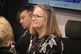 DeKalb School District 428 board pays tribute to retiring longtime finance director 