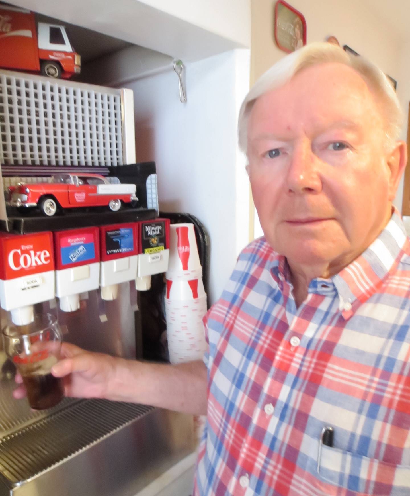 Mr. Coca-Cola Dick Volker of Princeton recently presented The History of Coca-Cola to more than 550 Coca-Cola Collectors Club members from all over the world at the 50th Anniversary of the organization during a weeklong event at the Isle Casino Hotel in Bettendorf, Iowa.