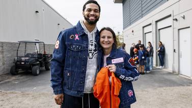 Volo cancer survivor gets VIP treatment at Chicago Bears practice