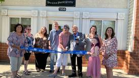 Batavia Chamber of Commerce celebrates new location of Payton’s Photography