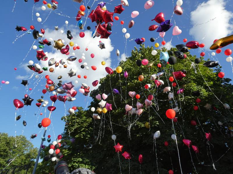 A prayer vigil and balloon release was held at Oriole Park in Chicago on Monday night, August 1, 2022 to mourn the loss of seven killed, including Lauren Dobosz and her four children, in a tragic car crash that occurred Sunday on I-90 near Hampshire.