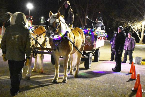 Wagon rides carry visitors through Rock Falls’ Centennial Park