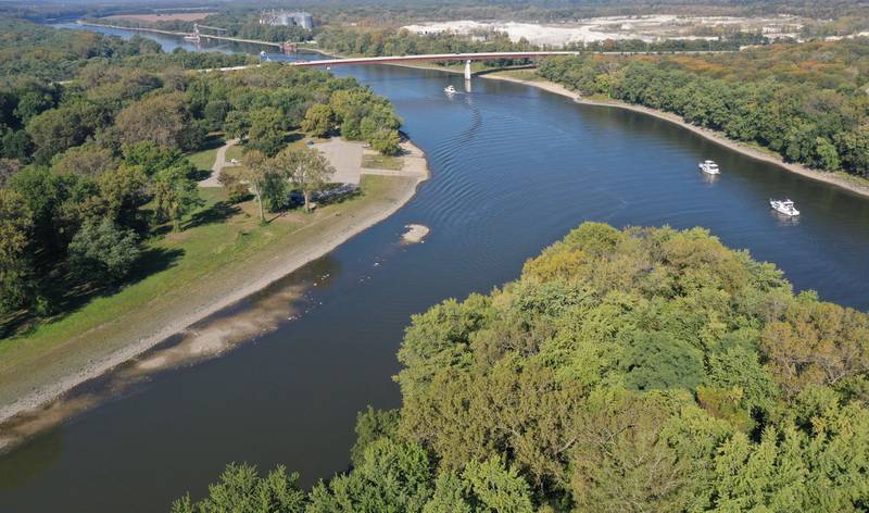Loopers make their way downstream of the Illinois River on Wednesday, Sept. 17, 2025 near Starved Rock State Park.