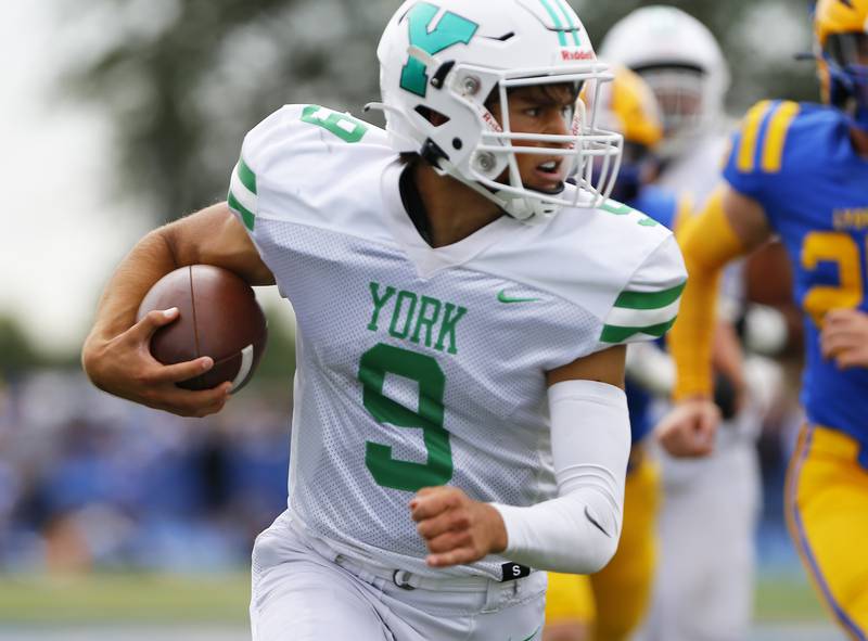 York's Matt Vezza (9) runs the ball during the boys varsity football game between York and Lyons Township on Saturday, Sept. 24, 2022 in Western Springs.