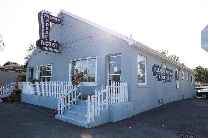 Palmer House Florist is a local favorite for fresh cut flowers in Jolie.