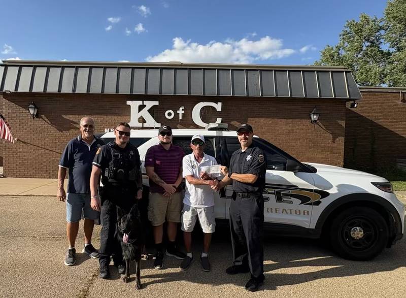 Kevin Kusnerick (Grand Night)
Trevor Sember/BO (dog) (VP Streator Cops for Kids), Hayden Barichello (VP KofC Golf League), Joe Barichello (President KofC Golf league), Chris Osborn (President Streator Cops for Kids)