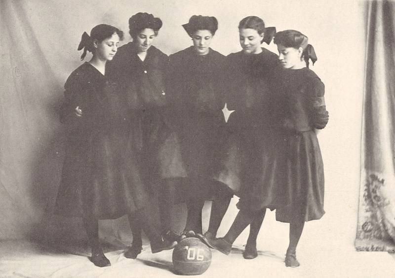 The DeKalb Township High School 1906 champion team. Line-up was Nan Glidden, Mabel Ronan, Elva Lundberg, Marie Moorehead, and team captain Ruth Earle (photo order not specified).